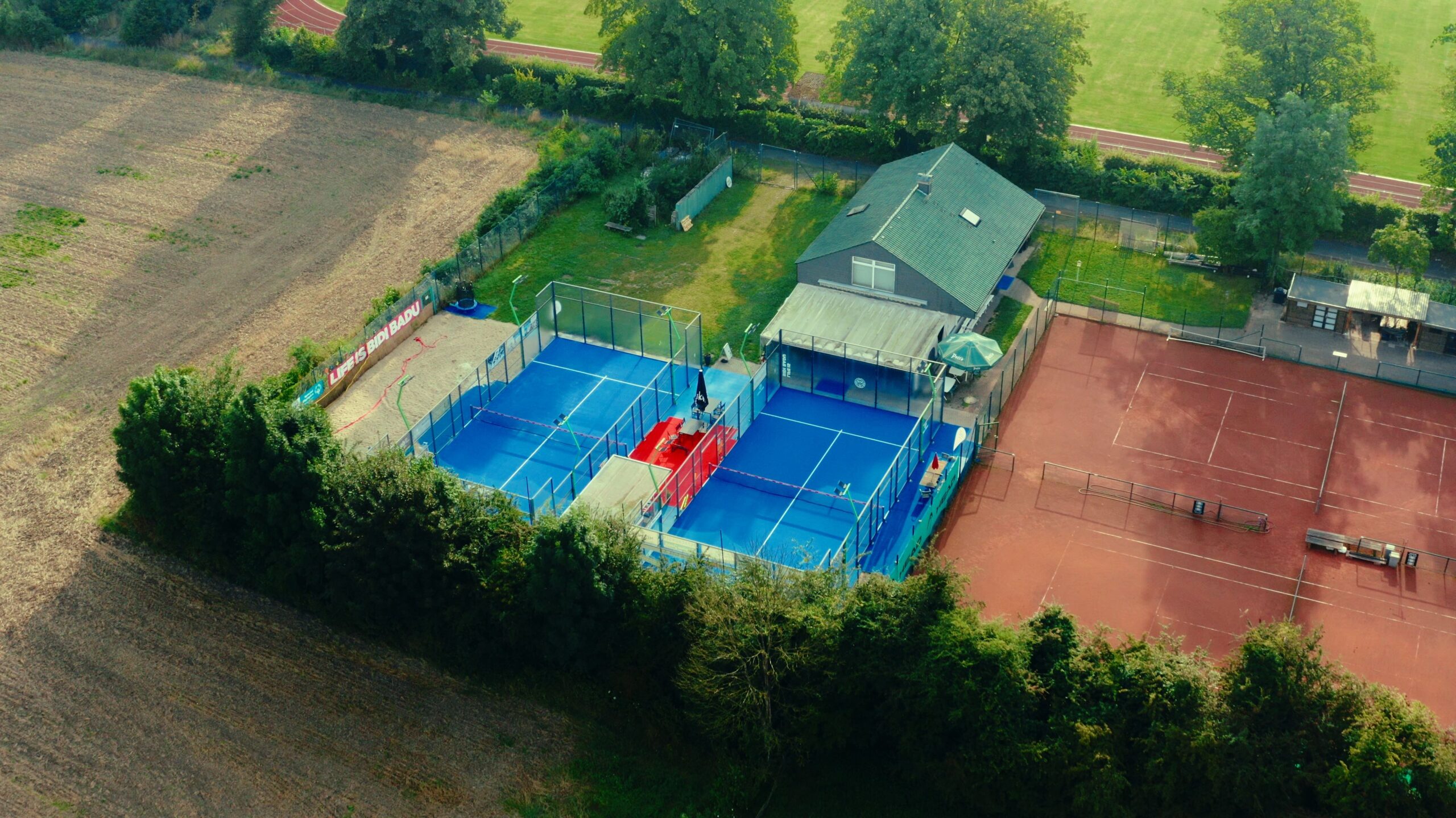 Polytan GmbH und Padel Arena Kamen starten umfassende Kooperation